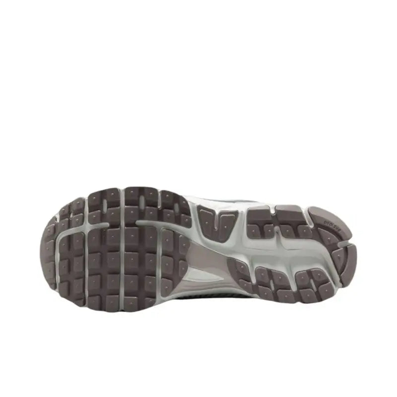 IM3486-001-Zoom Vomero 5 Metallic Silver