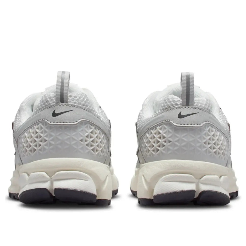 F6998011-Zoom Vomero 5 'Photon Dust Chrome'