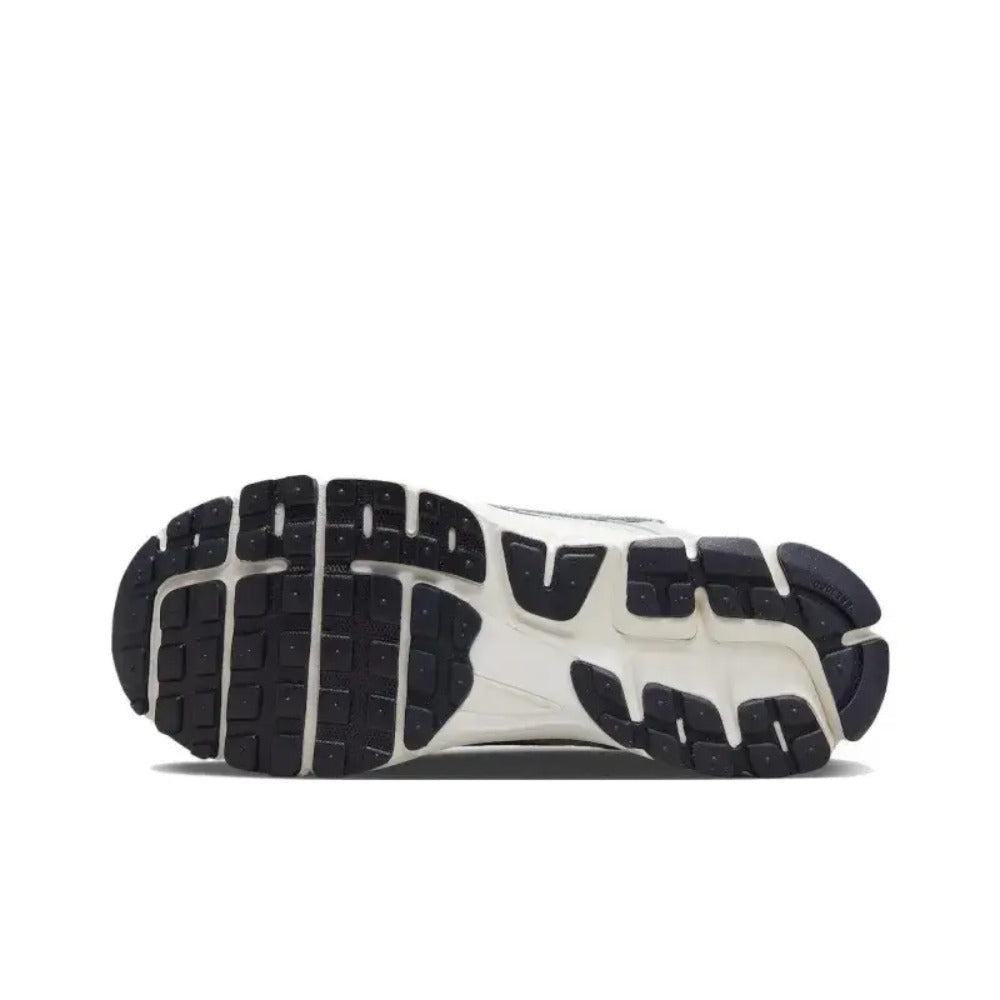 IV5738-133-Zoom Vomero 5 Athletic Shoes