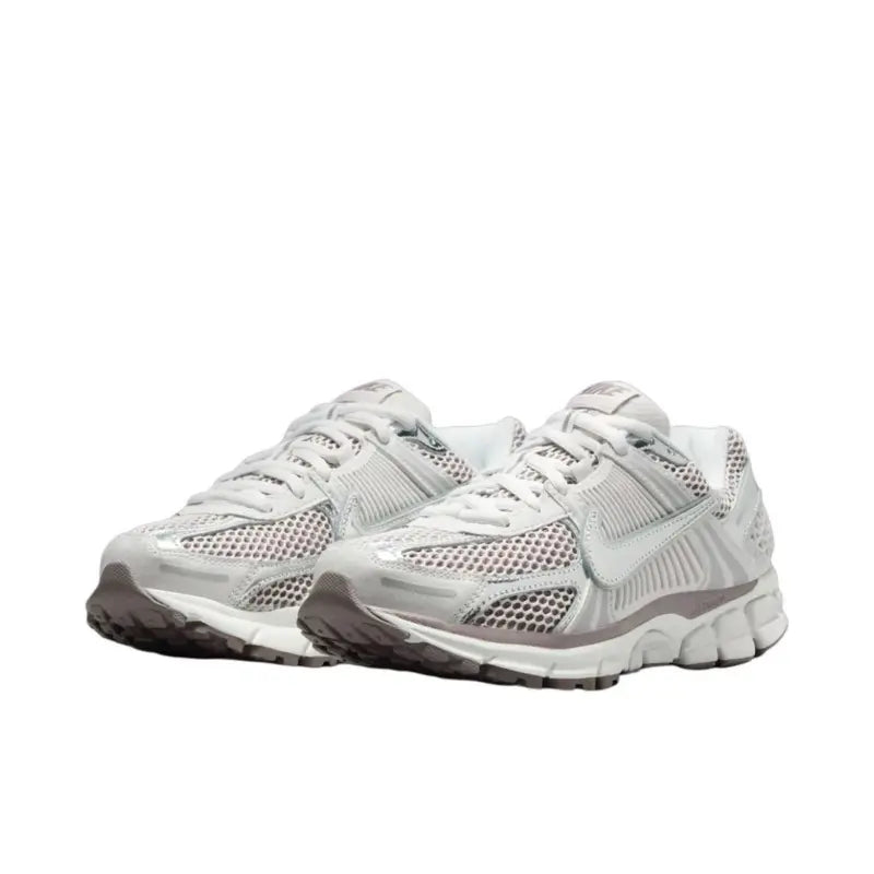IM3486-001-Zoom Vomero 5 Metallic Silver